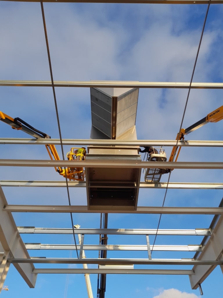 unité rooftop de climatisation industrielle en toiture