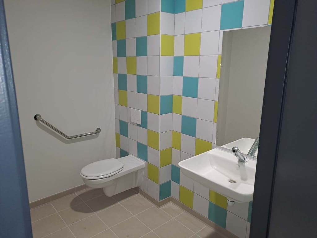 Installation PMR par Ouvrard, expert en plomberie industrielle en Vendée
