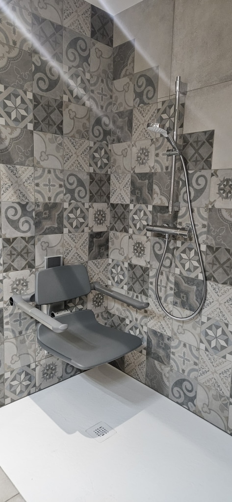 Pose de douche et sanitaires par Ouvrard plomberie Les Herbiers