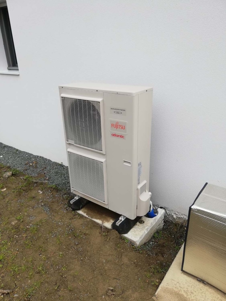 pompe à chaleur les herbiers installée sur façade extérieure