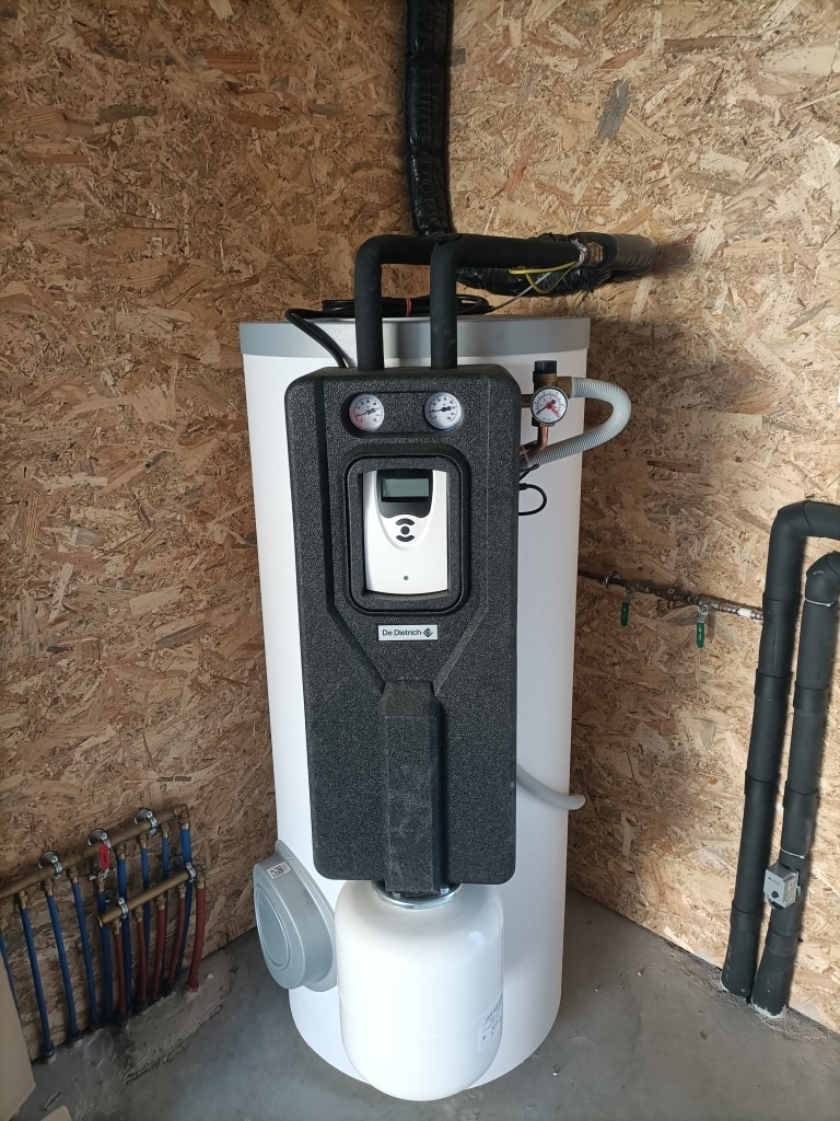 Pose chauffe eau solaire par Ouvrard, plombier Les Herbiers