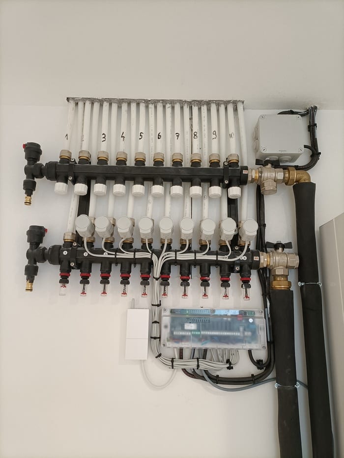 Pose collecteur plafond chauffant avec Ouvrard, chauffagiste Les Herbiers