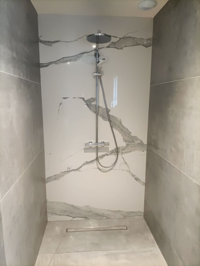 Pose robinetterie de douche par Ouvrard expert en plomberie Les Herbiers