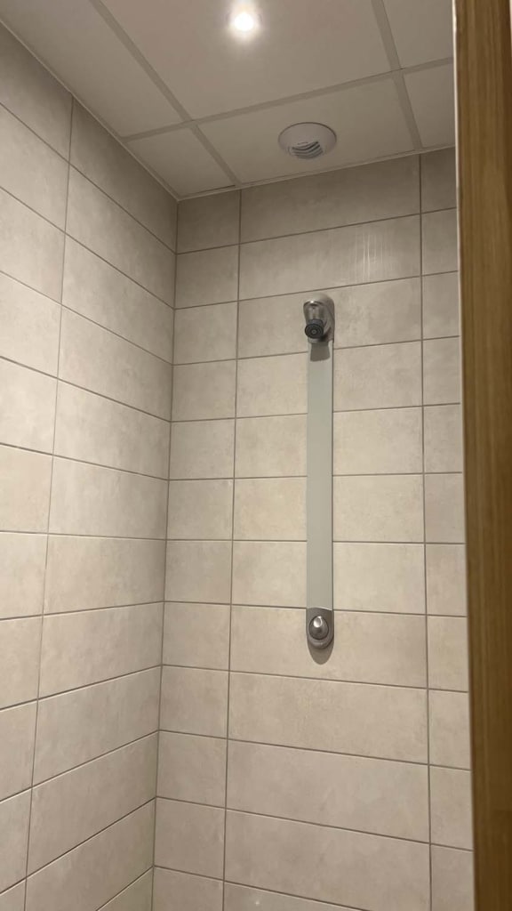 Pose douche temporisée par Ouvrard, expert en plomberie industrielle en Vendée