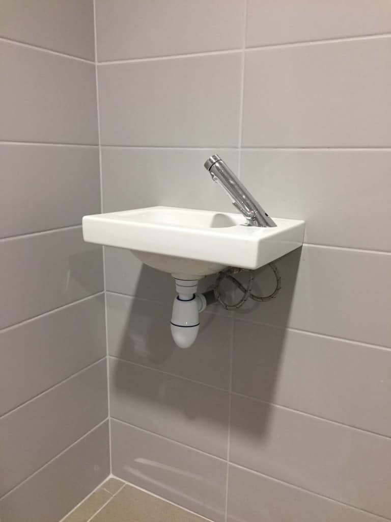 Pose lave-main par Ouvrard, expert en plomberie industrielle en Vendée