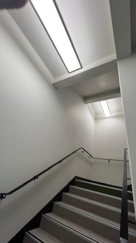 installation courant fort Vendée avec éclairage escalier