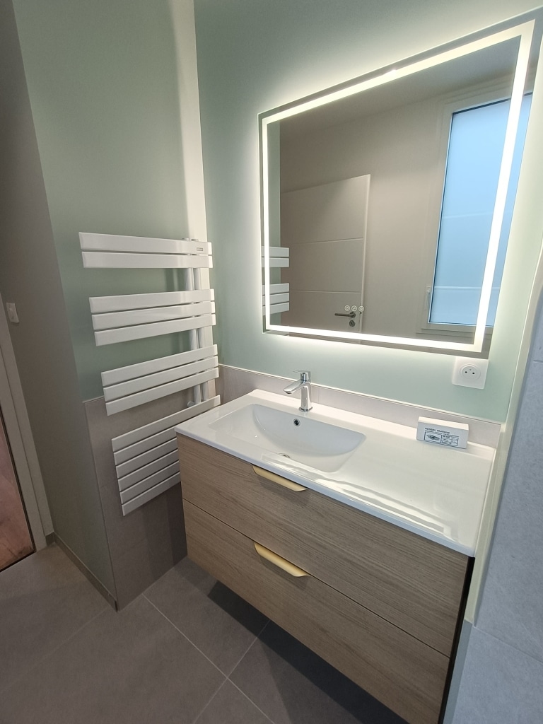 Pose vasque par Ouvrard expert en plomberie Les Herbiers