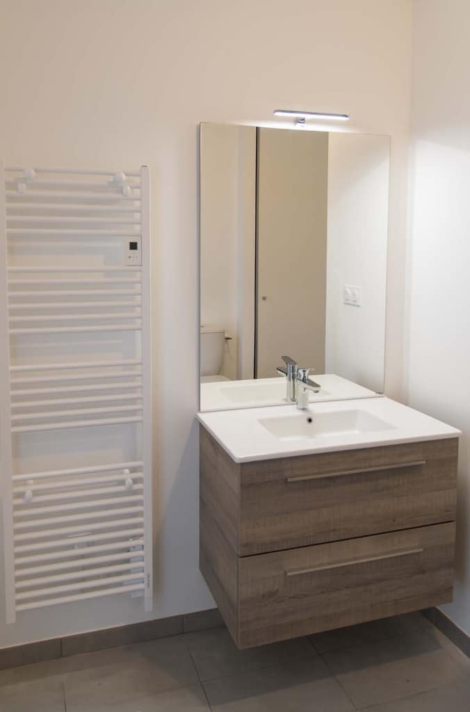 Pose meuble vasque par Ouvrard, expert en plomberie industrielle en Vendée