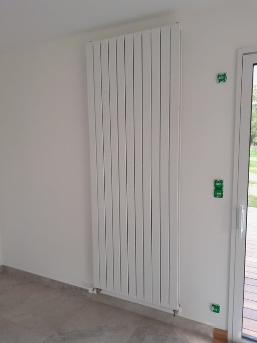 Pose radiateur à eau avec Ouvrard, expert en système de chauffage vendée