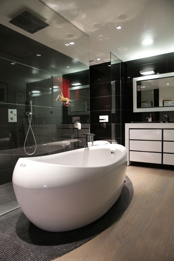 Pose salle de bains par Ouvrard expert en plomberie Les Herbiers